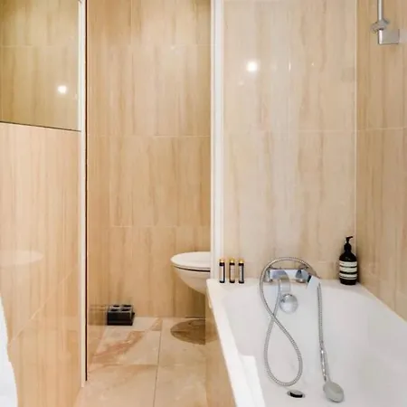 Magnifique Avec Cheminee Sur La * تروفيي سور مير