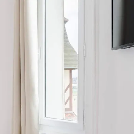 Magnifique Avec Cheminée Sur La *