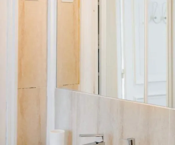 Magnifique Avec Cheminee Sur La *