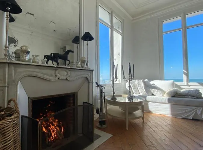 Magnifique Avec Cheminee Sur La Apartment Trouville-sur-Mer