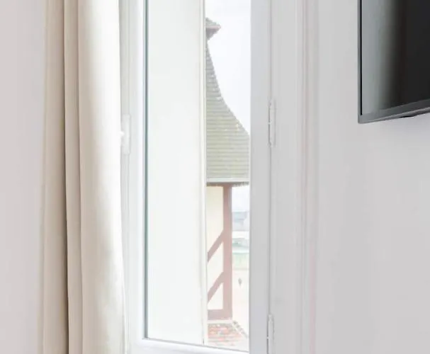 Magnifique Avec Cheminee Sur La *